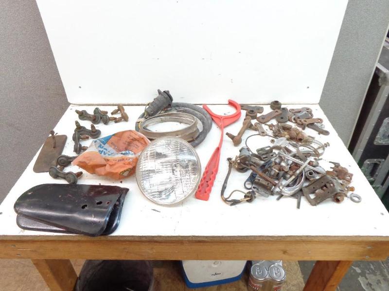 lot 41 image: Trailer Light Hook - Up, Clay Targe...
