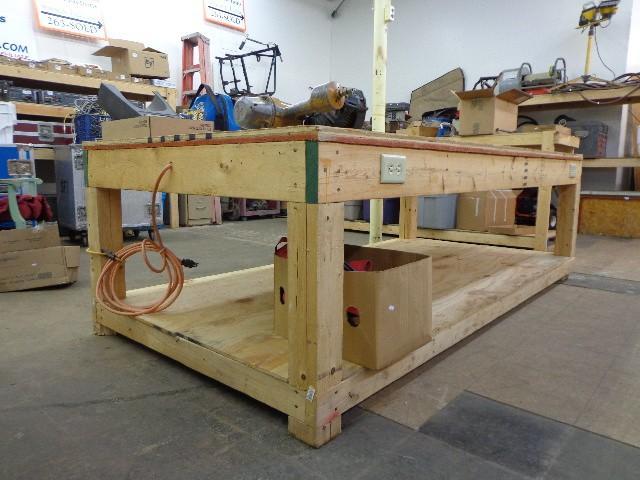 lot 7 image: Wooden Work Bench w120 V Power Hoo...