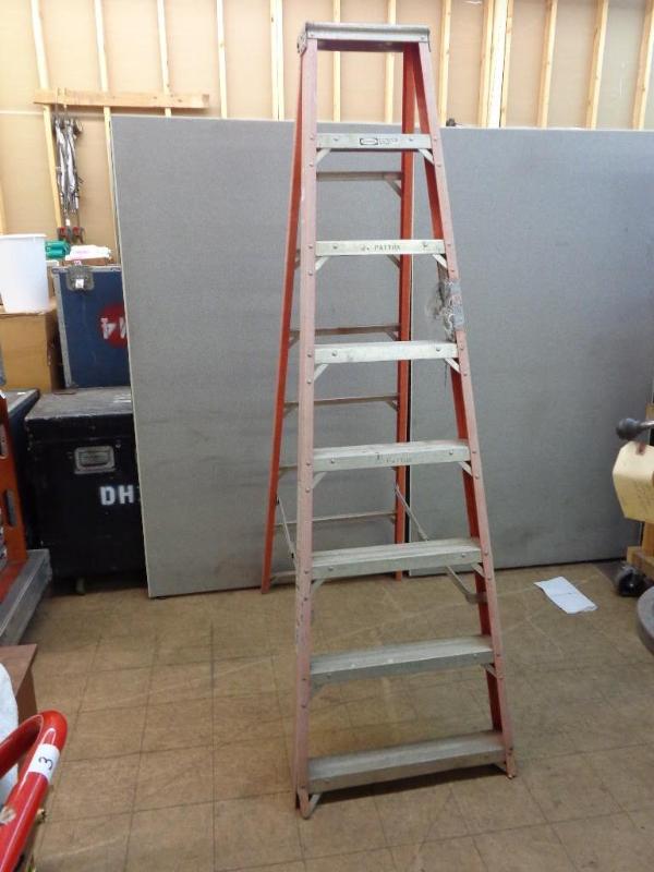lot 72 image: Werner Electro-Master Ladder 300 Lb...