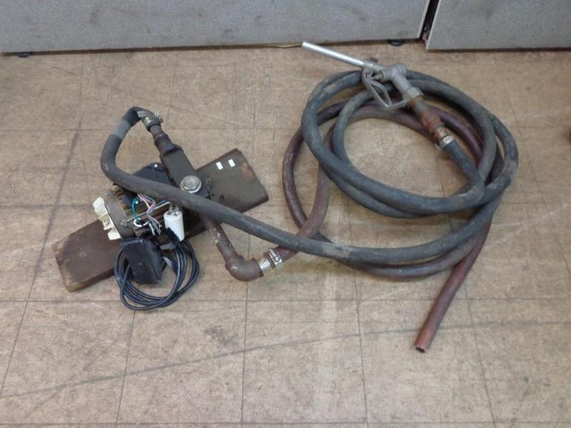 lot 79 image: Electric Transfer Pump 120V With Ga...