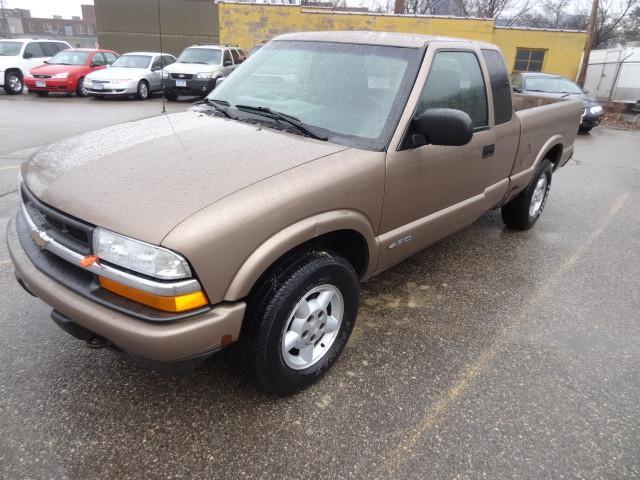 2003 Chevy S10 LS pickup. Extended ...