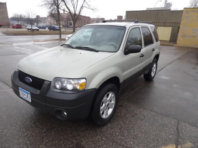 2005 Ford escape. 4 x 4 XLT. 133,03...