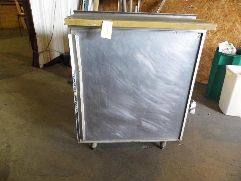 Commercial Fridge 28&quot Wide. Wa...