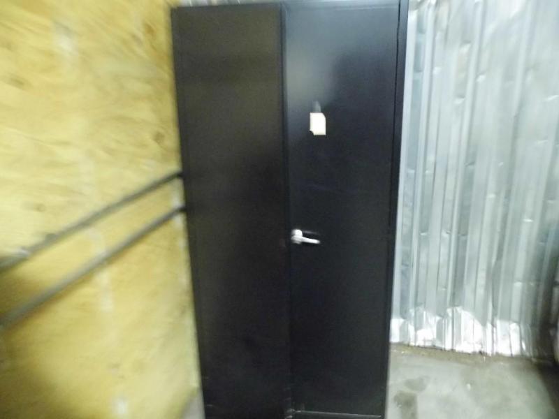 2 Door Cabinet - with key...