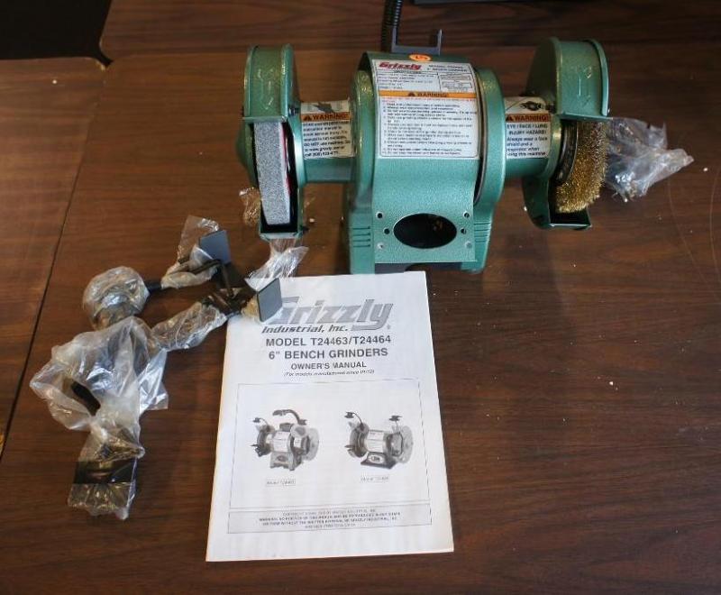 lot 25 image: Grizzly 6" Bench Grinder Model...