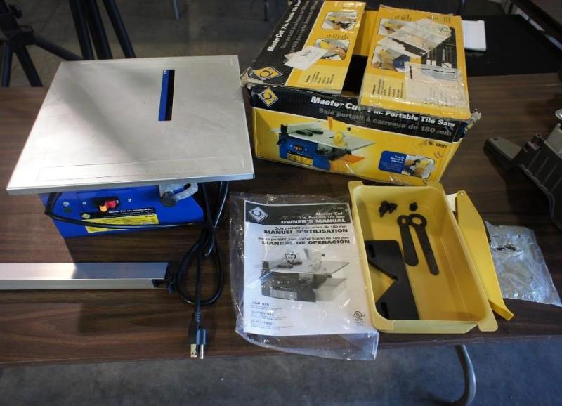 lot 29 image: Mastercut 7" Portable Tile Saw...