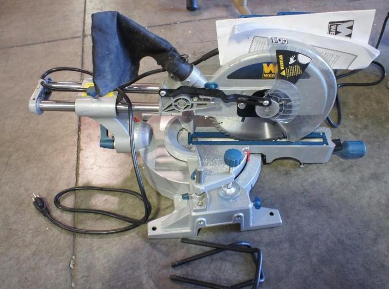 lot 31 image: Wen 10" Sliding Compound Miter...