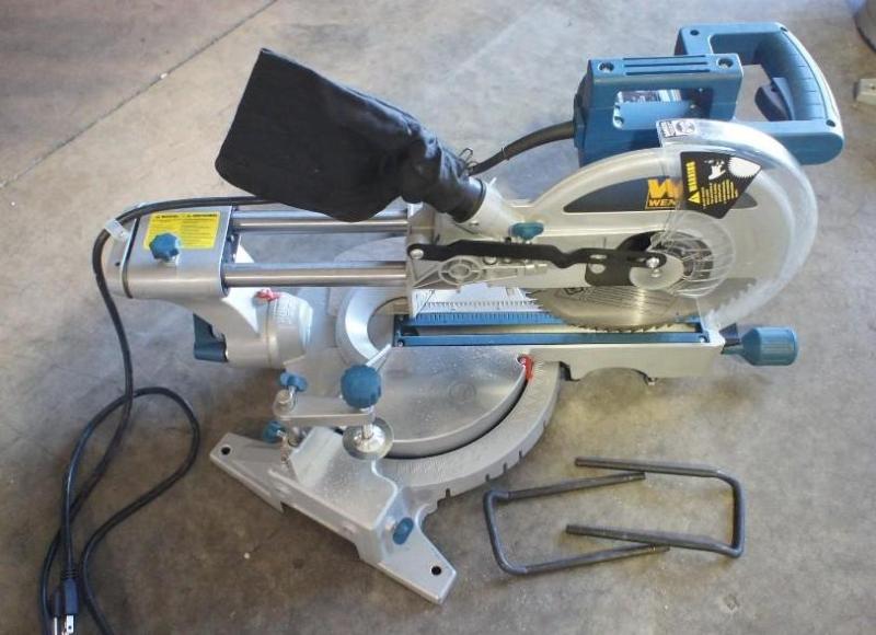lot 32 image: Wen 10" Sliding Compound Miter...