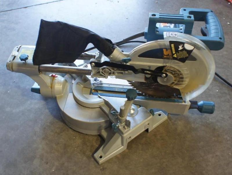 lot 33 image: Wen 10" Sliding Compound Miter...