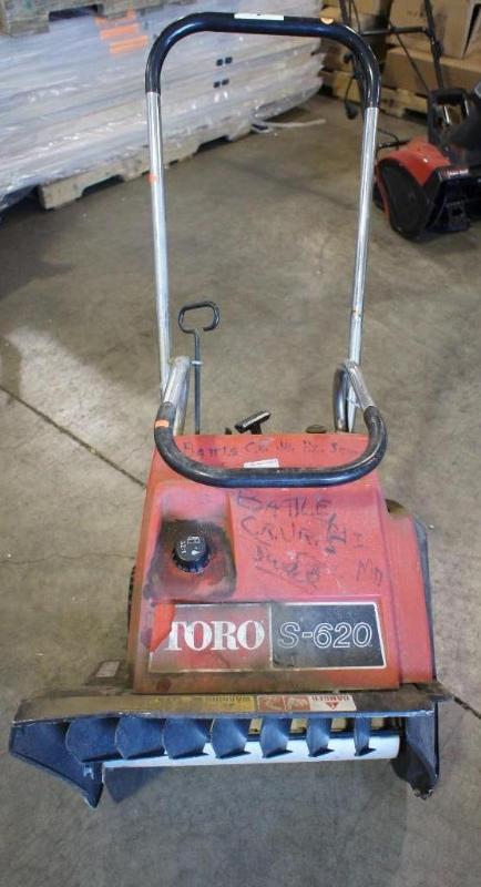 lot 38 image: Toro S-620 Snowblower. Untested. Pl...