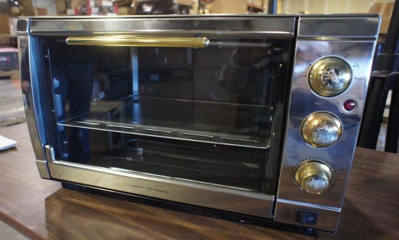 lot 45 image: Cuisine Toaster Oven Gold Kitchen E...