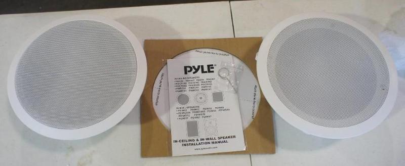 lot 9 image: Lot of (2) Pyle in-ceiling 8" ...