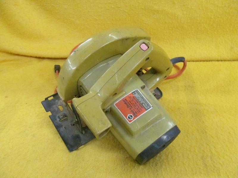 Black and Decker Circular Saw 7 14...