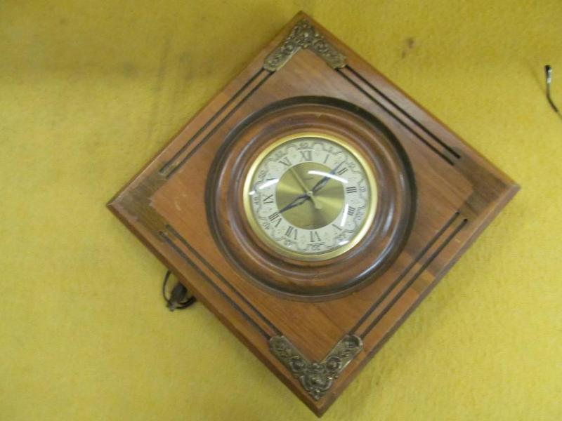 United Electric Clock in Wood Frame...