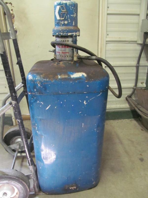 Graco Neumatic Greaser with 5 Gallo...