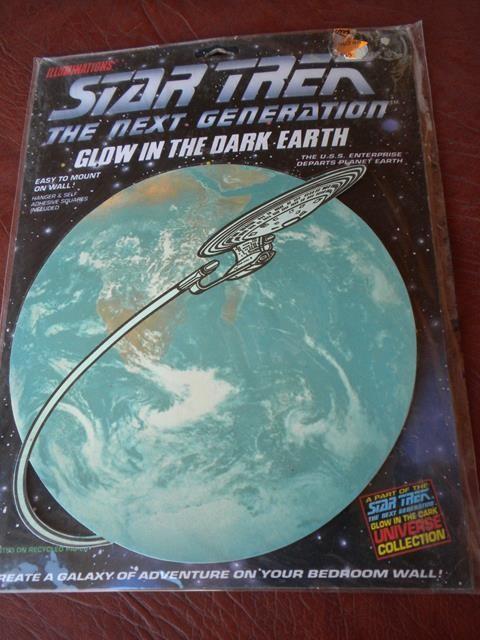 lot 52 image: Star Trek The Next Generation Illu...