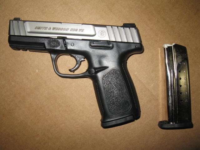 lot 2 image: Smith and Wesson SD9VE 9mm. New in ...