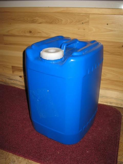 lot 22 image: 5 Gallon Water Storage Containers. ...