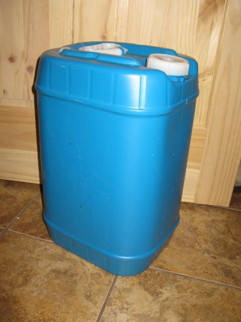 lot 26 image: 5 Gallon Water Storage Containers. ...