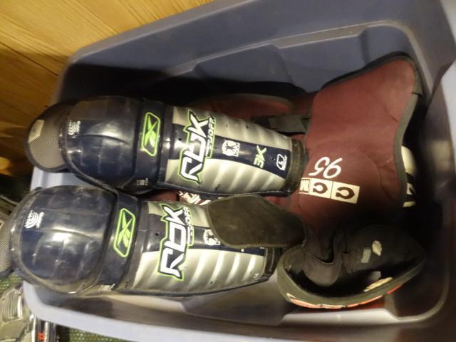 Complete adult hockey outfit. Breez...