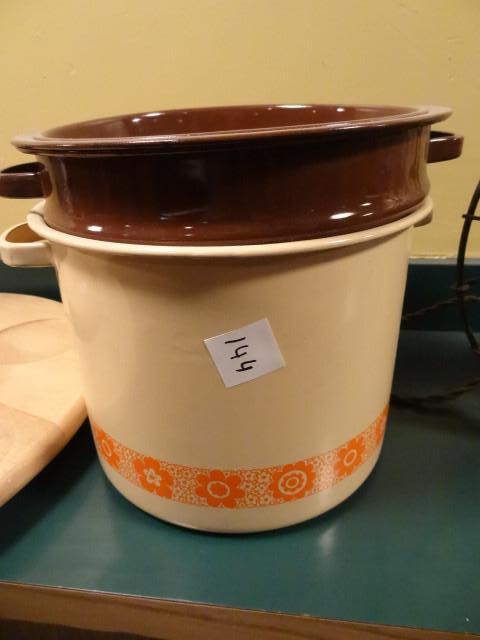 Cooking pot with strainers...