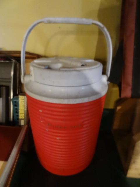 Rubbermaid drink cooler...