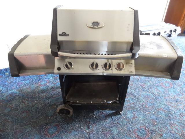 Napoleon grill. Propane. Hinge brok...