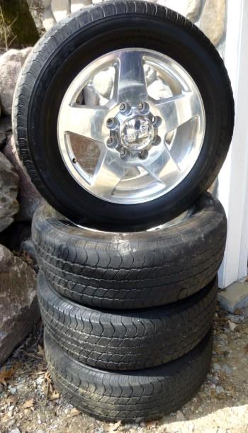 lot 19 image: Set of 4 - GMC 20" Stock 8 Hol...