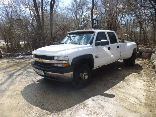 lot 2 image: 2001 Chevrolet LS 3500 Extended Cab...