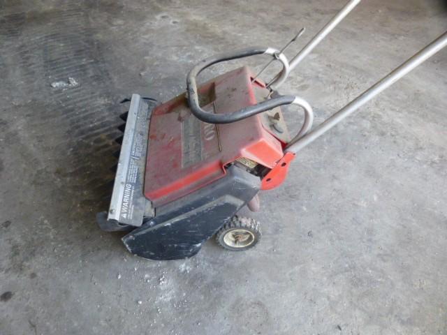lot 30 image: Toro Snow Master Snow Blower Runnin...