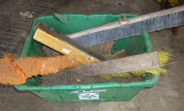 lot 33 image: 1 Lot of Assorted Broom Heads In Us...