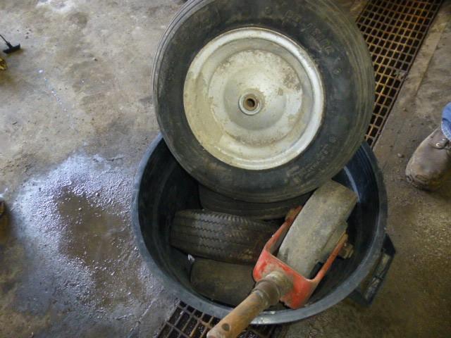 lot 39 image: 1 Lot of Assorted Lawn MowerUtilit...