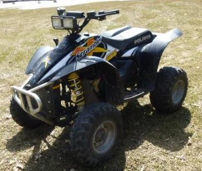 lot 9 image: 2002 Polaris Scrambler 500 4 x 4 AT...