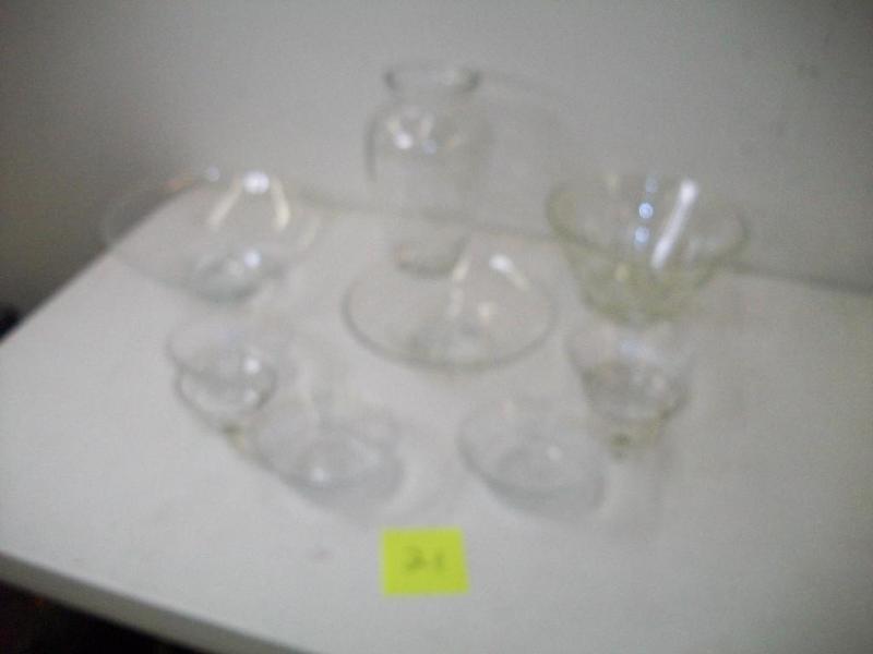 lot 21 image: This lot includes 2 large bowls, 1 ...