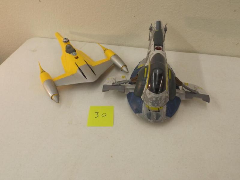 lot 30 image: Star Wars Nabu Fighter and Fleet Sh...