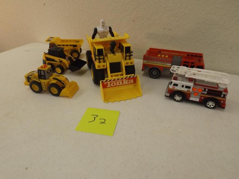 lot 32 image: Tonka and CAT trucks and fire engin...