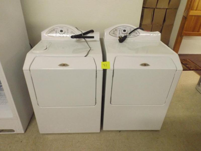 lot 41 image: Maytag Neptune Series washer and dr...