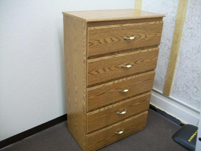 lot 5 image: 5 Drawer Dresser...