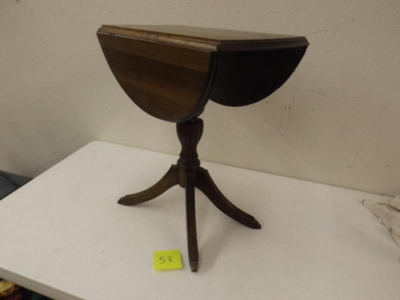 lot 58 image: This lot includes a vintage wood ta...