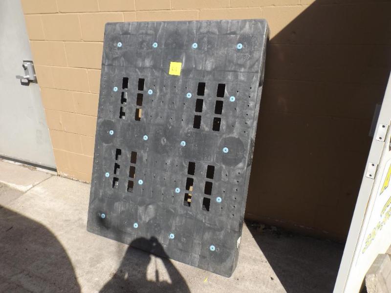 lot 61 image: Heavy Duty Plastic Pallet.  43...