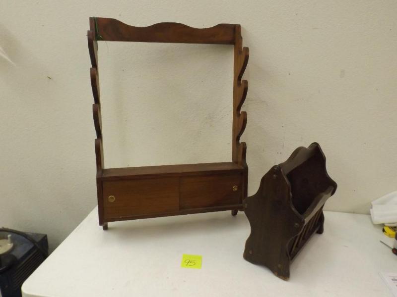 lot 95 image: This lot includes a gun rack and ma...