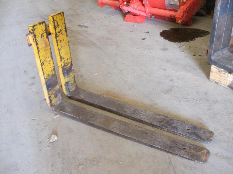 A pair of 39&quot used forklift fo...