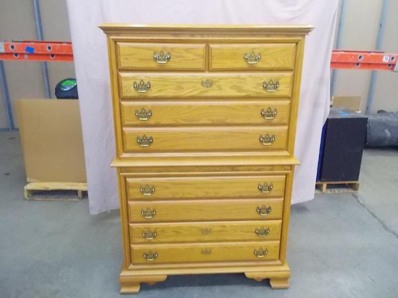 lot 10 image: Very nice 6 drawer, solid oak dress...
