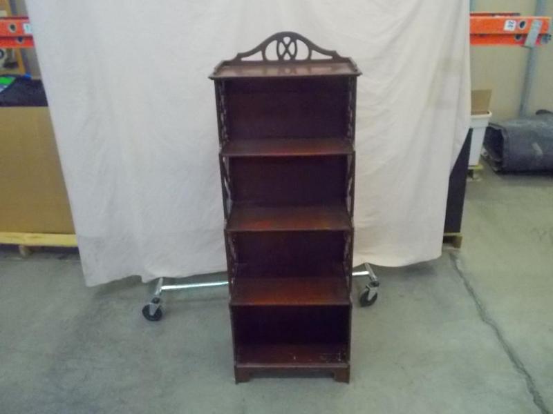 lot 24 image: Vintage bookshelf.  Has 5 fixe...