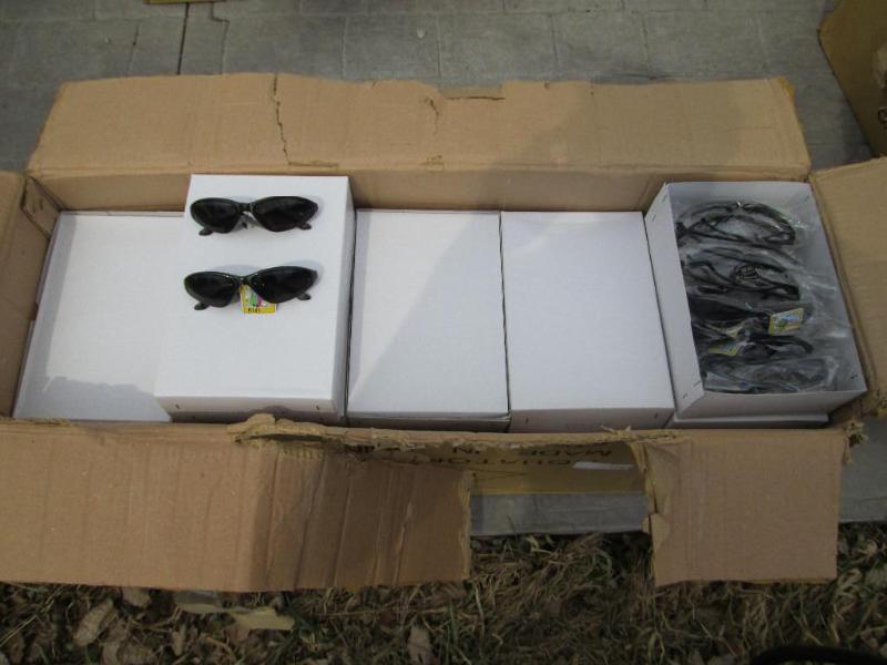 Lot of 20 boxes, 12 per box, sungla...