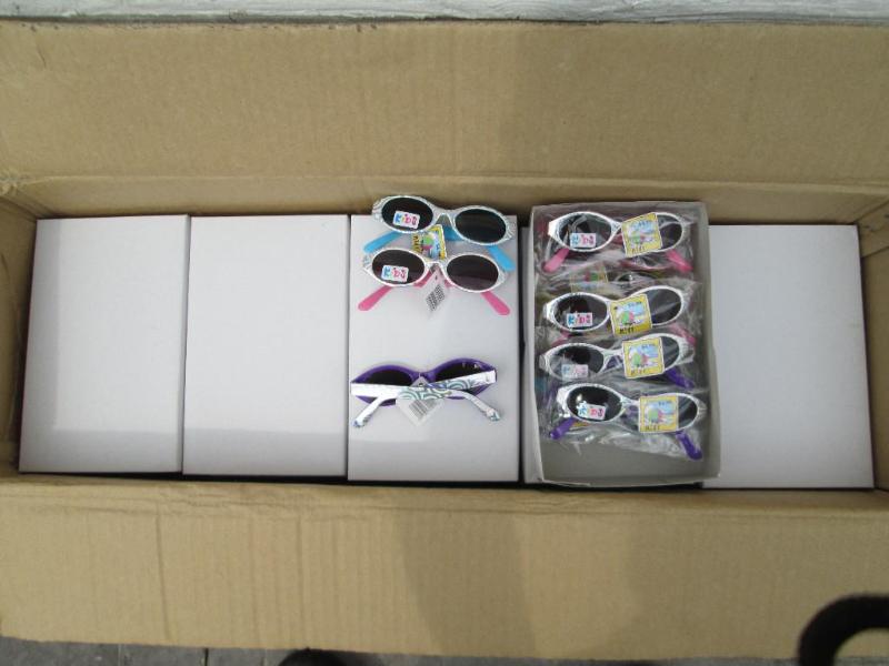 Lot of 19 boxes, 12 per box, sungla...