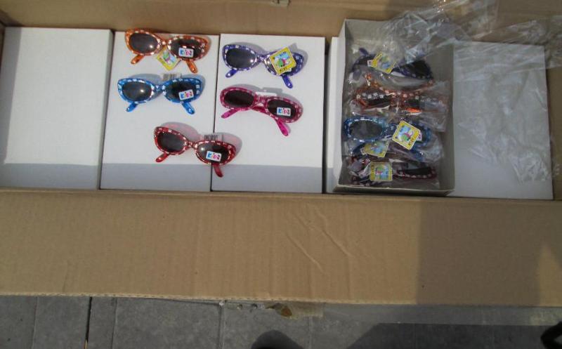 Lot of 19 boxes, 12 per box, sungla...