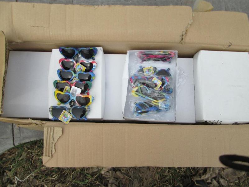 Lot of 16 boxes, 12 per box, sungla...
