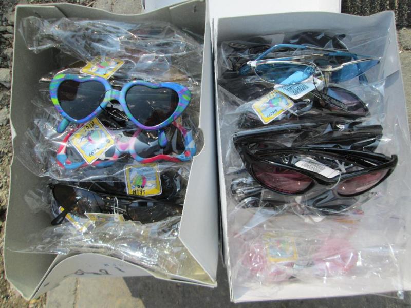 Lot of 6 boxes, 3 of each kind of g...