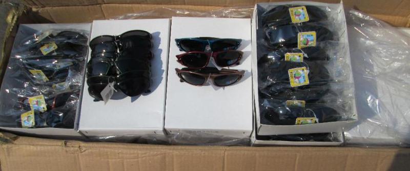 Lot of 25 boxes, 12 per box, sungla...